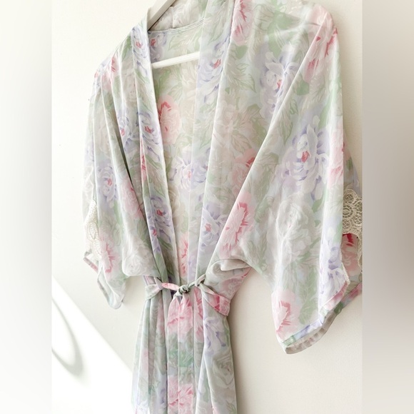 Vintage Floral Sheer Robe - Knee Length, Short Sleeve- Size Medium - Picture 6 of 7